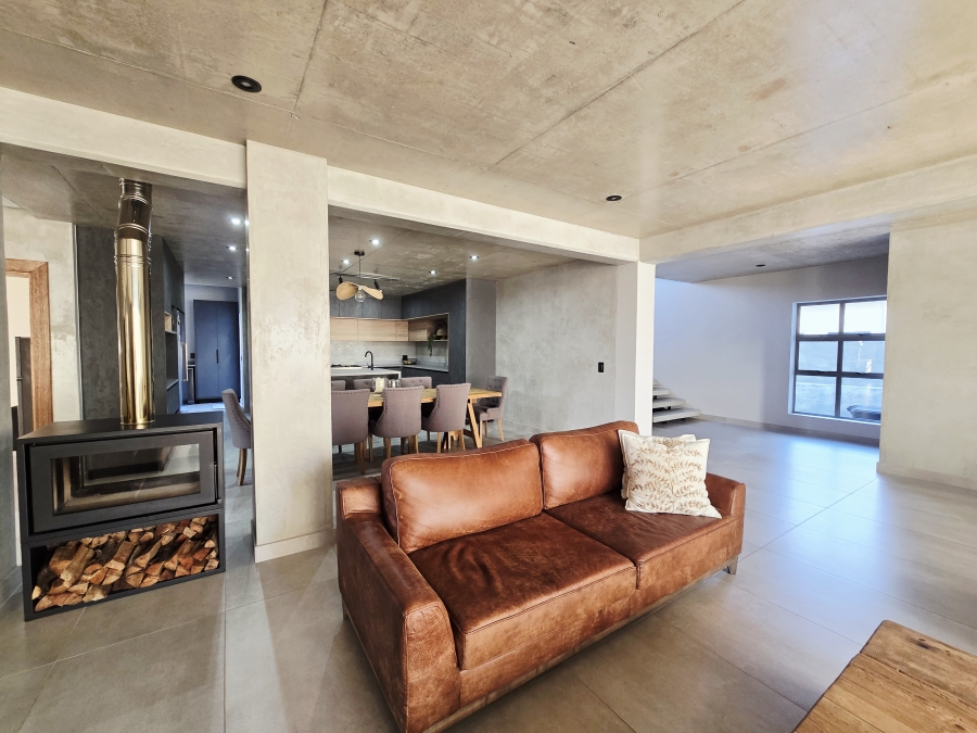 4 Bedroom Property for Sale in Kingswood Golf Estate Western Cape